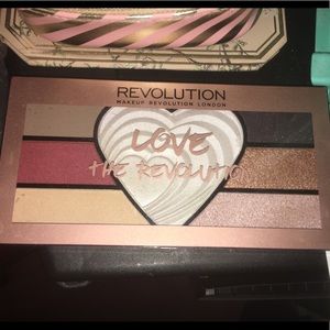 Makeup Revolution “Love The Revolution”